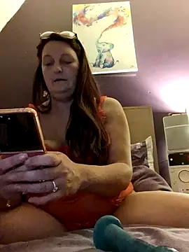 Snapshot of slutty_crystal_ chatting on October 7, 9:19 pm slutty crystal  online show from October 7, 9:19 pm
