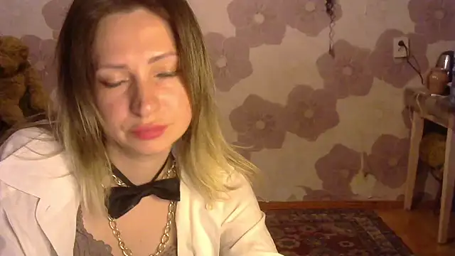 Queen Daenerys online show from September 13, 8:50 pm