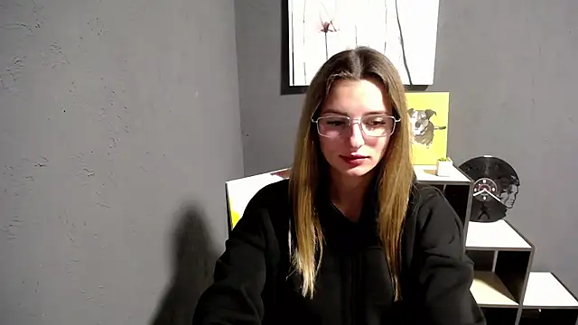 lady olivia  online show from October 2, 4:45 pm