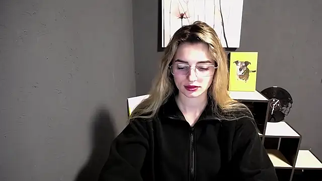 lady olivia  online show from April 3, 5:44 pm