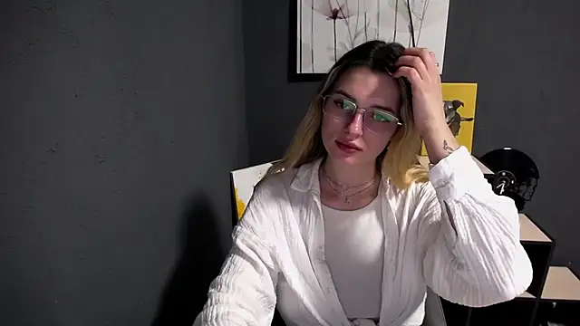 lady olivia  online show from May 18, 12:11 pm