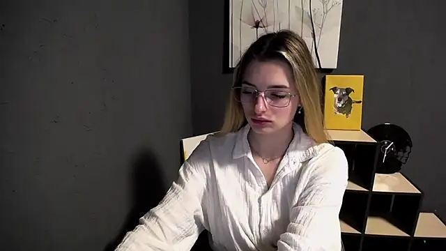 lady olivia  online show from April 21, 12:34 pm