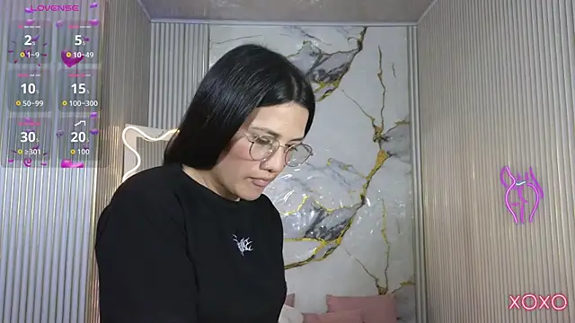 Chiara tay online show from April 14, 8:20 pm