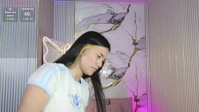 Chiara tay online show from April 6, 7:15 pm