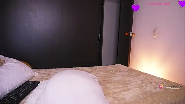 daycass  online show from December 14, 11:54 pm