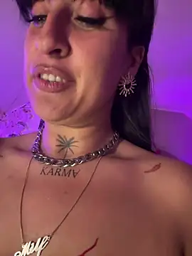 CarolaDrago online show from April 15, 7:58 pm