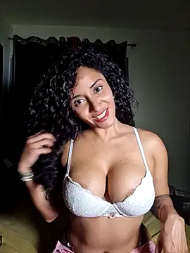 millaferrazzo online show from April 18, 9:04 pm