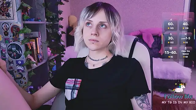 NaniMoore online show from April 6, 8:21 pm