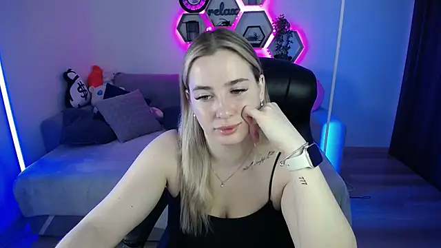 SabrinViolet online show from November 5, 9:25 am