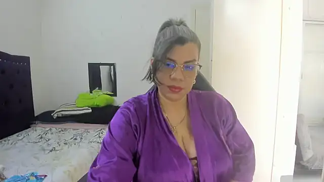 vikyadams online show from November 3, 2:10 pm