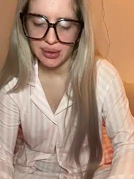 Holly-Glamour online show from February 5, 5:32 am