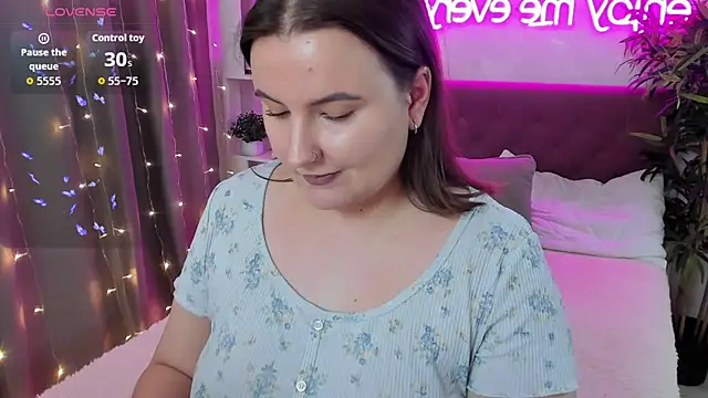 FeralPeach online show from January 8, 10:30 am