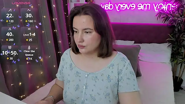 FeralPeach online show from September 26, 4:10 am