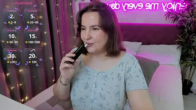 FeralPeach online show from September 25, 4:00 am