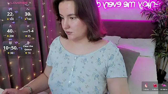 FeralPeach online show from September 14, 7:28 am