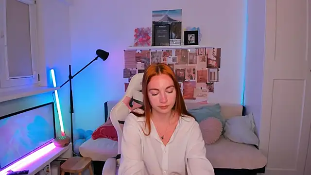 Mia Madden online show from April 23, 2:30 am