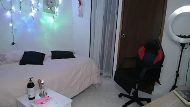 vanessalat online show from November 13, 11:15 pm