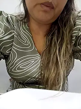Snapshot of lovelyjhessy chatting on October 27, 3:18 pm lovelyjhessy online show from October 27, 3:18 pm