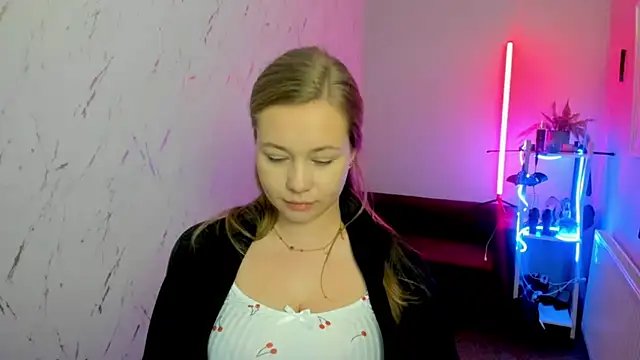 holly xglam online show from November 30, 9:30 pm