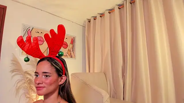 SkiinnyAna online show from December 5, 8:32 pm