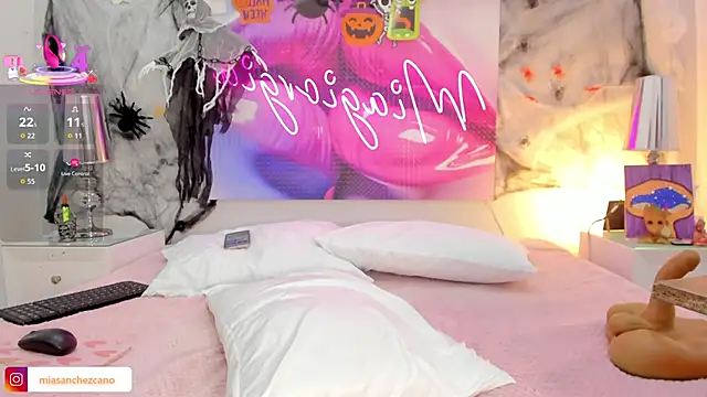 Miagiorgia  online show from October 15, 7:05 pm