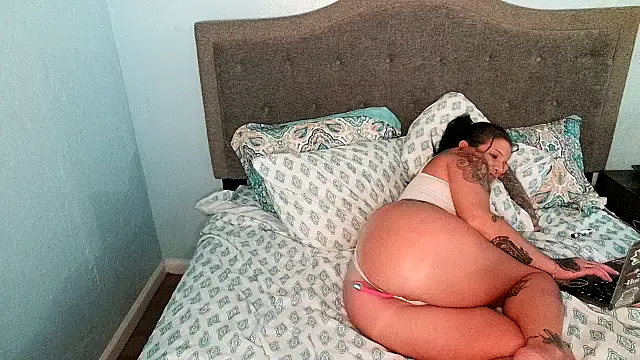 the naked siren online show from December 15, 9:14 am