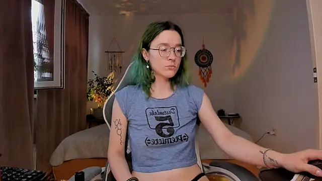 alisahug online show from July 3, 3:56 am