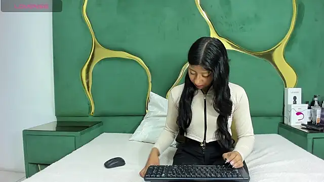 VaneLin18 online show from October 3, 4:12 pm