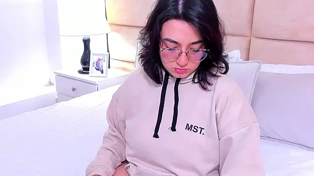 SamantaG online show from December 15, 1:27 pm