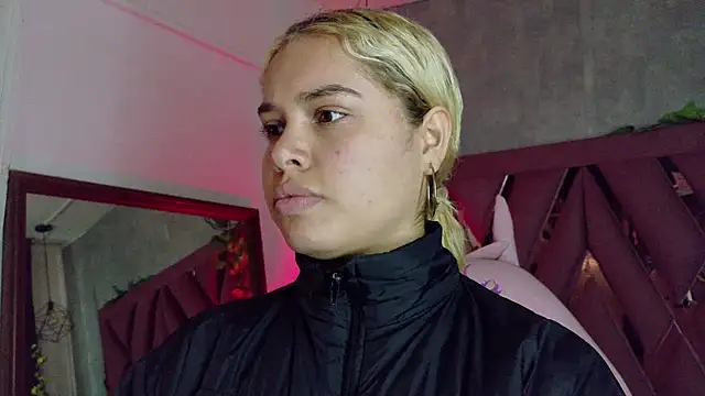 Haelycute online show from February 20, 11:45 am