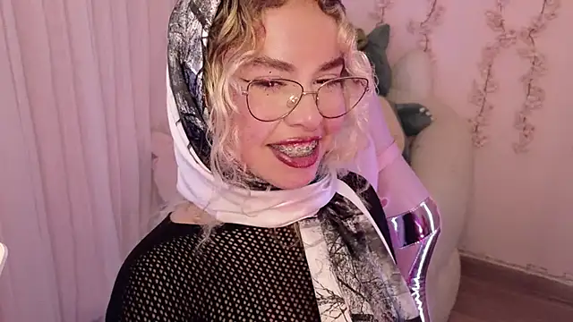 Haelycute online show from May 30, 8:56 am