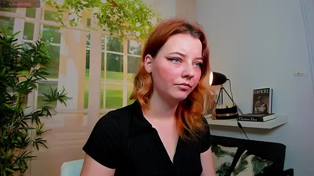 pretty little thing online show from November 9, 3:30 pm