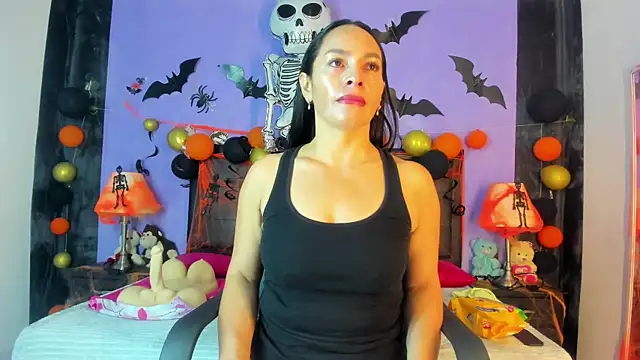 Snapshot of MaduraLuciana chatting on October 21, 11:03 am MaduraLuciana online show from October 21, 11:03 am