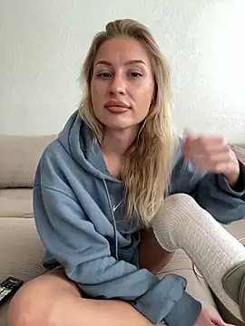 Snapshot of belle98 chatting on October 27, 1:39 pm belle98 online show from October 27, 1:39 pm