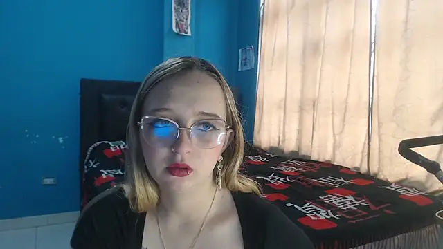 Liaroberts1 online show from November 24, 12:18 pm