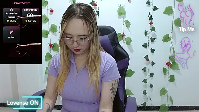 Liaroberts1 online show from February 11, 2:47 am