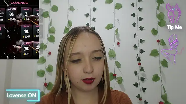 Liaroberts1 online show from February 3, 2:53 am