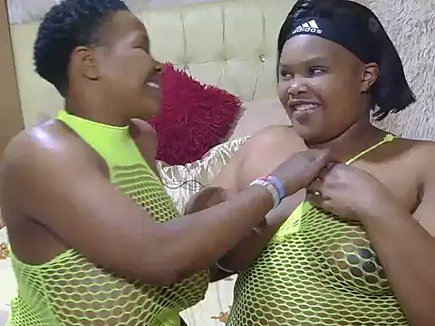 Snapshot of Xxxsluts chatting on October 5, 10:37 pm Xxxsluts online show from October 5, 10:37 pm