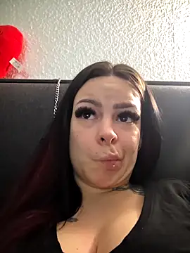 BoeseMoni1998 online show from April 18, 7:18 pm