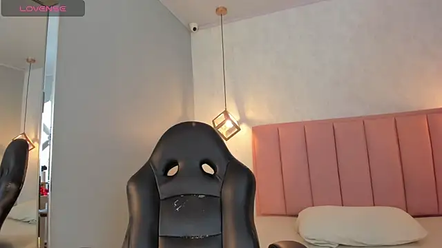 SUNNYCYRUS online show from May 27, 12:46 pm