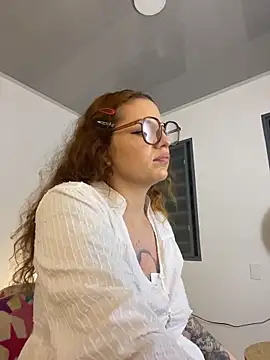 Snapshot of sophia_goth chatting on October 28, 1:33 am sophia goth online show from October 28, 1:33 am