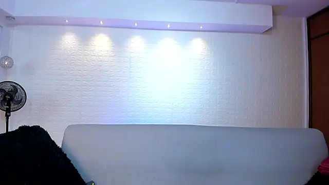 violet scott online show from December 15, 10:42 am