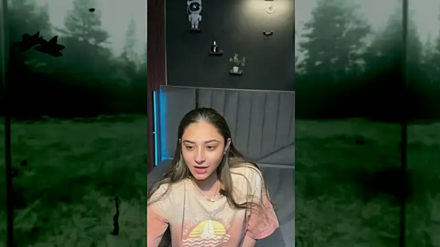 demieliss online show from September 26, 4:04 pm