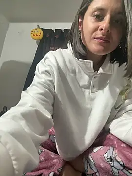 Alice milf  online show from March 4, 8:59 pm