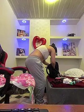  luna torres online show from April 18, 1:46 pm