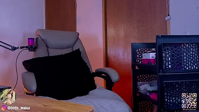 Lilith malum online show from March 29, 7:35 pm