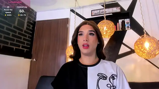 victoria aleia  online show from February 9, 10:45 pm