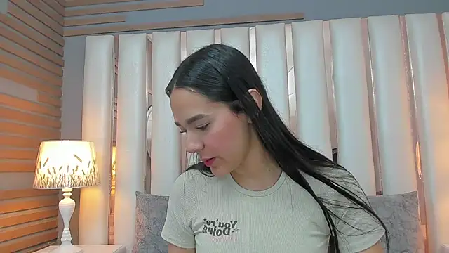 EmmyCruzZ online show from March 21, 1:27 pm