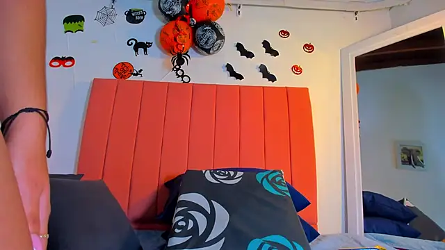 valen rose0 online show from October 31, 12:31 pm