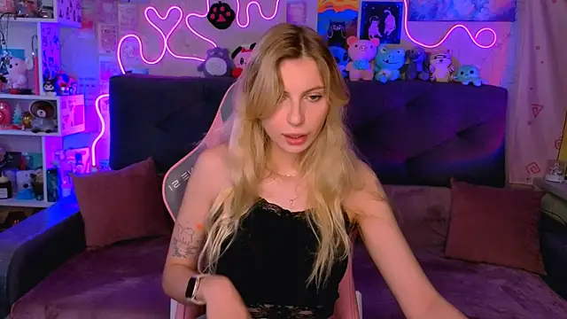 Maria Hunt online show from October 25, 4:53 am